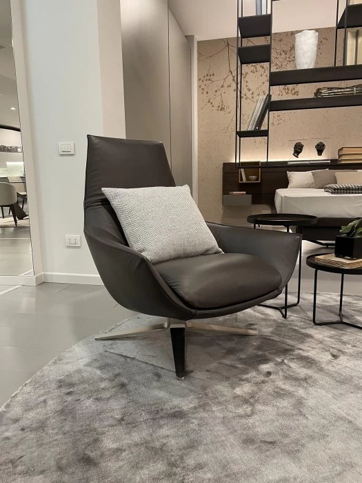 Poltrona e pouf MisuraEmme Ermes
