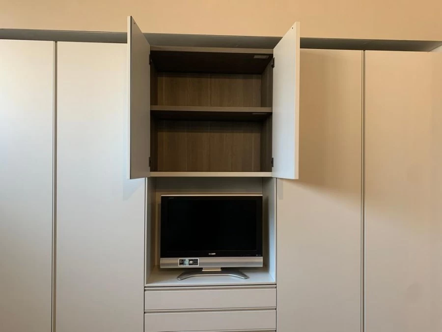 Armadio battente Poliform Senzafine