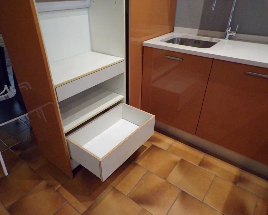 CUCINA CON PENISOLA ELMAR BASIC SCONTATA A BRESCIA