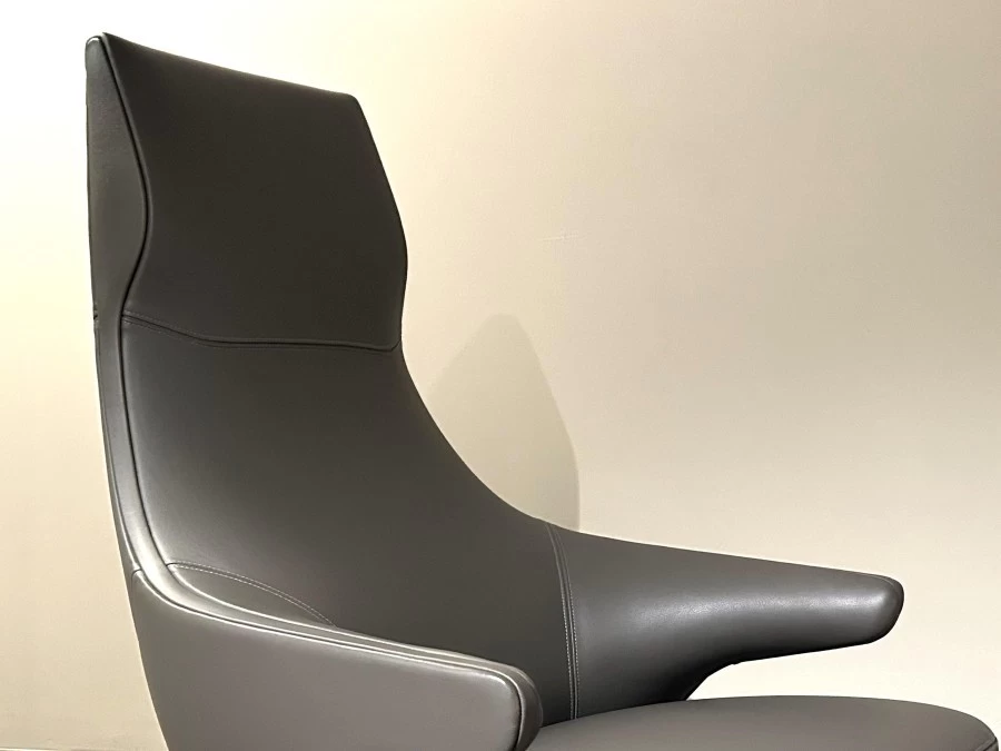 Poltrona Poltrona Frau Jay Lounge Girevole