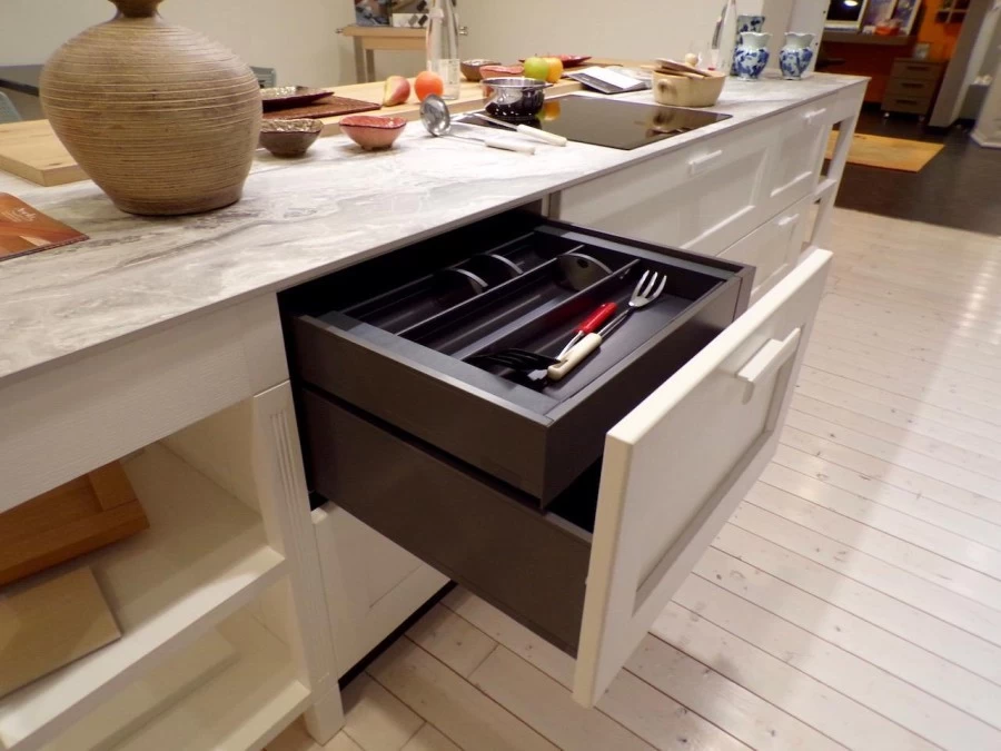 CUCINA CON ISOLA DIBIESSE ASOLO IN ESPOSIZIONE A BERGAMO
