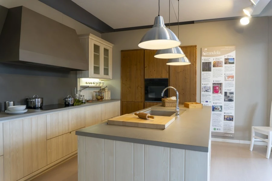 Cucina con Isola Scandola Mobili Maestrale