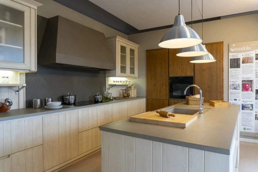 Cucina con Isola Scandola Mobili Maestrale