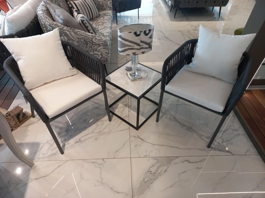 Sedia da giardino BT Group Trama