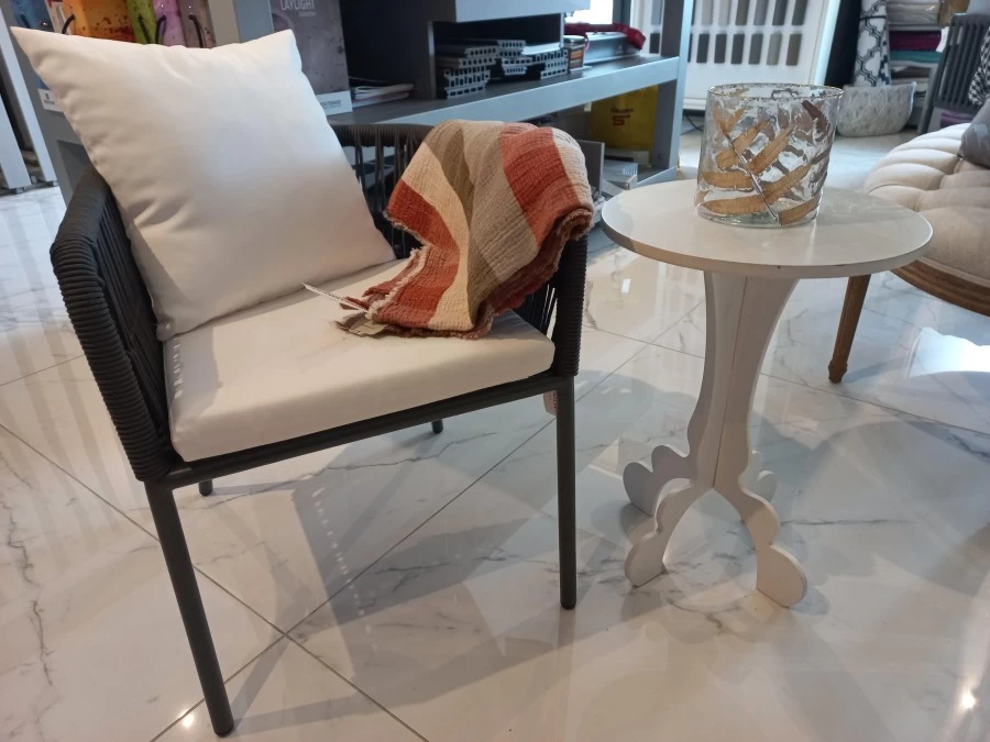 Sedia da giardino BT Group Trama