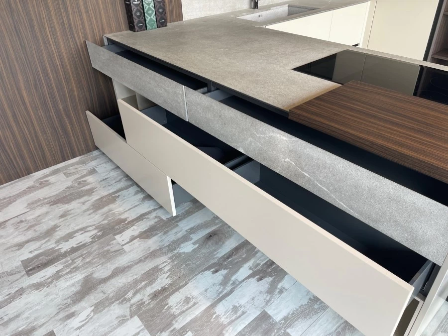 Cucina con penisola Aster Cucine Atelier