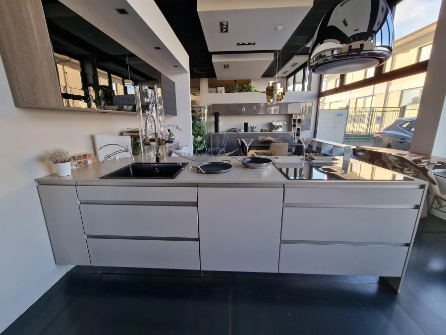 Cucina con penisola Cucina Tedesca FEEL LACCATO SABBIA OPACO