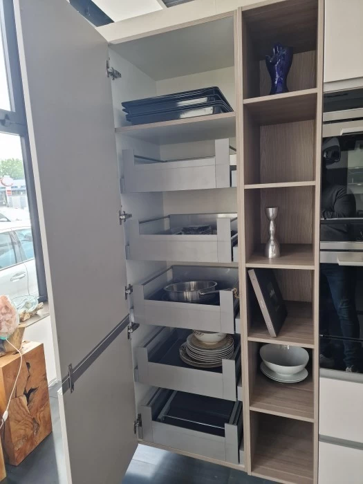 Cucina con penisola Cucina Tedesca FEEL LACCATO SABBIA OPACO