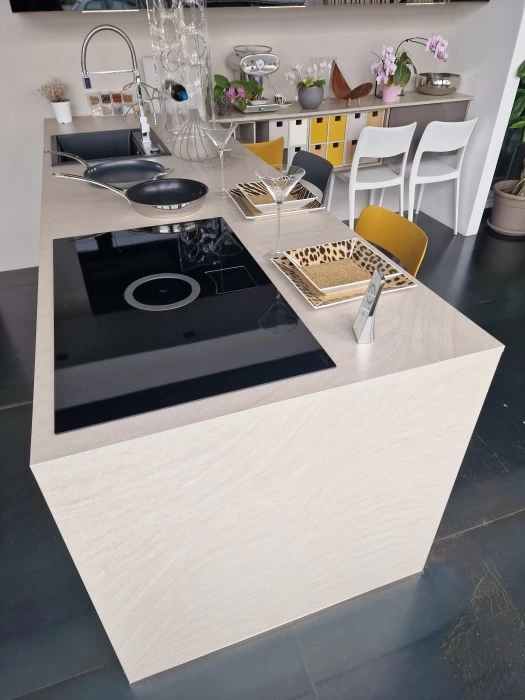Cucina con penisola Cucina Tedesca FEEL LACCATO SABBIA OPACO