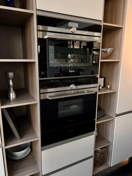 Cucina con penisola Cucina Tedesca FEEL LACCATO SABBIA OPACO
