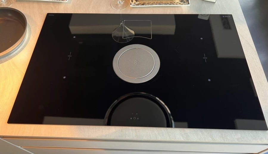 Cucina con penisola Cucina Tedesca FEEL LACCATO SABBIA OPACO