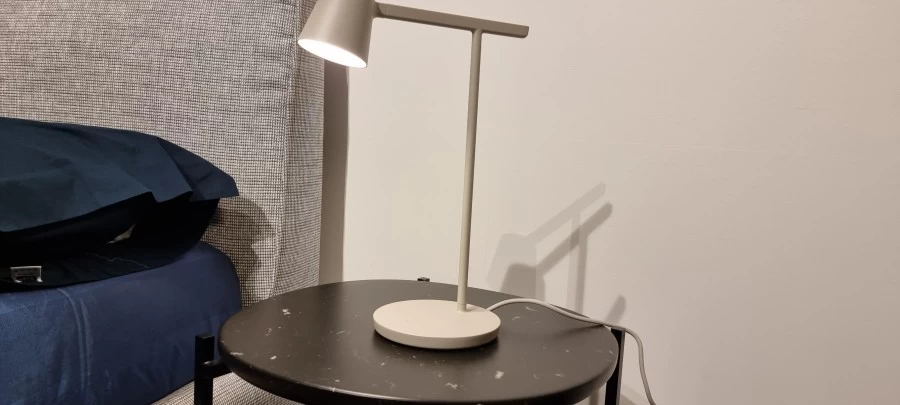 Lampada da tavolo Muuto Tip table