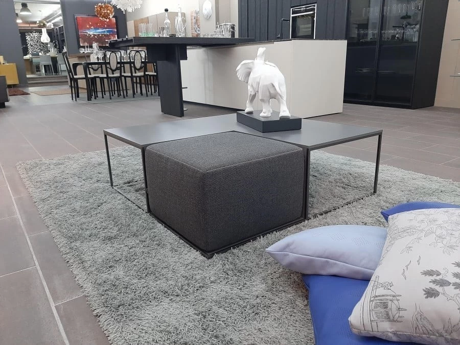 Tavolino B&B Italia Area con pouf