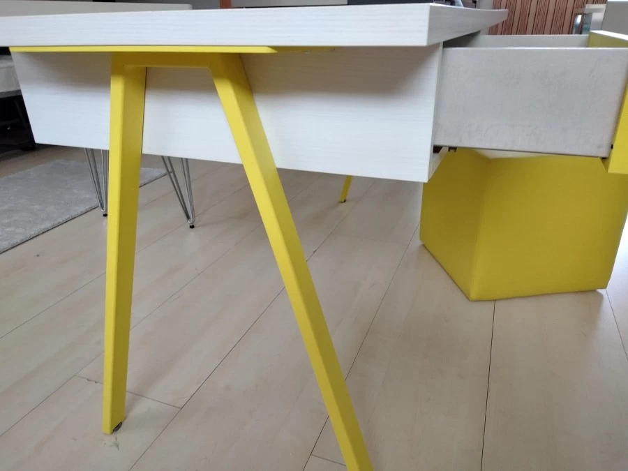 Scrivania Nidi Scrittoio Luce + Pouf