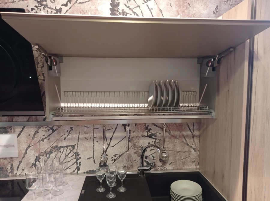 Scolapiatti con led.