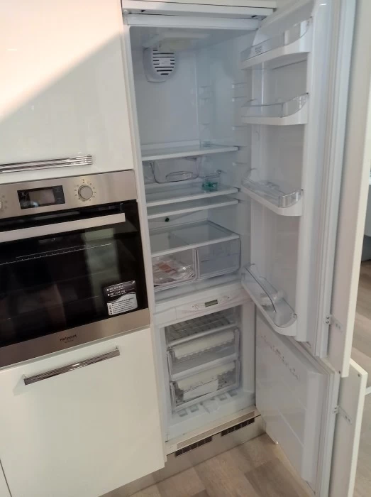 Forno e frigo incassati.