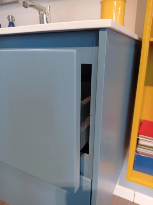 Frontali 45°+fianchi finitura e struttura laccata anche all'interno