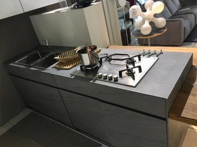 Cucina con penisola Meson's MONOLITI