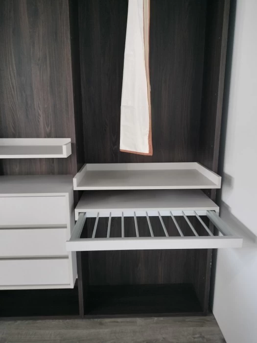 particolare porta pantaloni estraibile