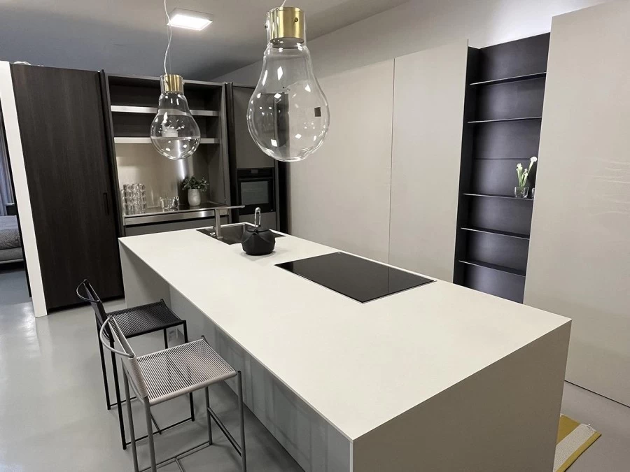 l'armadiatura componibile proposta può essere inserita nell'ambiente Cucina, oppure nel Living