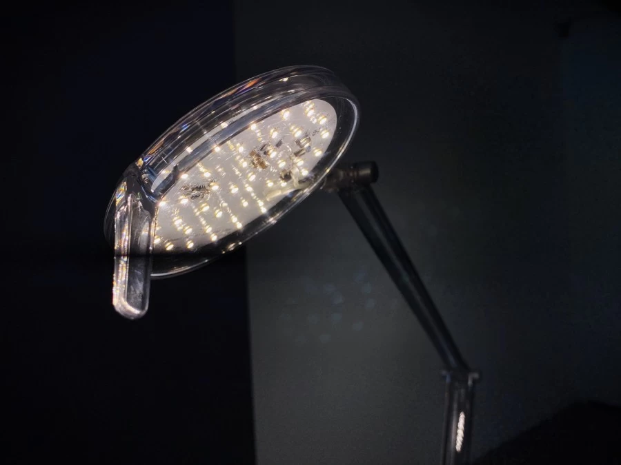 Lampada da tavolo Kartell ALEDIN TEC