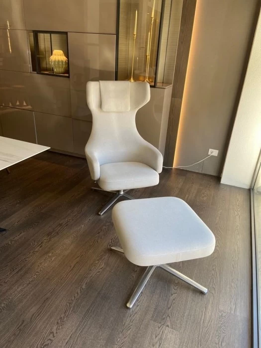 Poltrona con pouf Vitra Grand Repos & Ottoman
