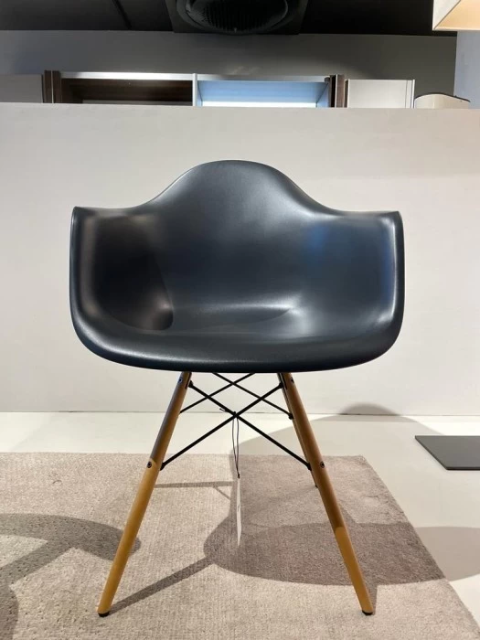 Sedia con braccioli Vitra DAW