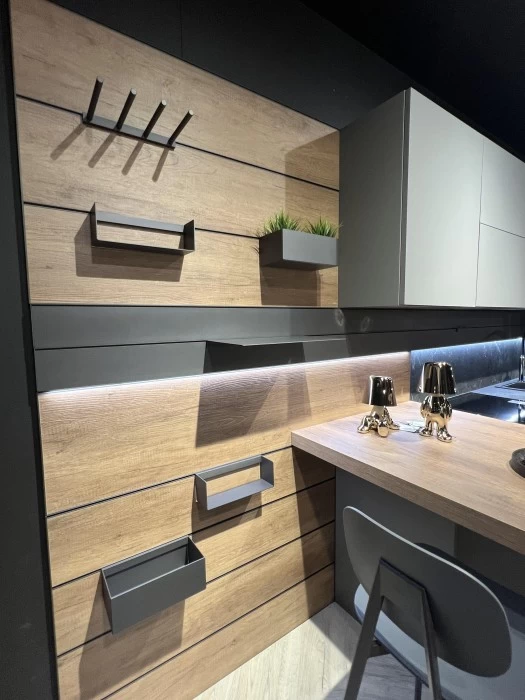 dettaglio boiserie e relativi accessori