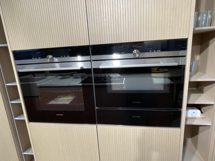 Cucina con Isola Arredo3 GLASS + ASIA CANNETTATO