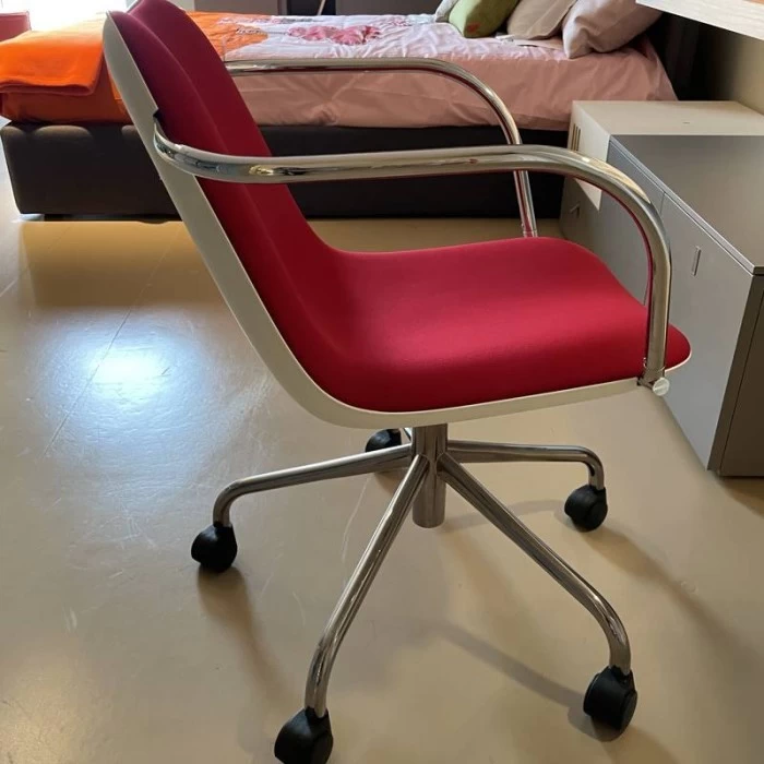 Sedia con braccioli Kristalia Boum