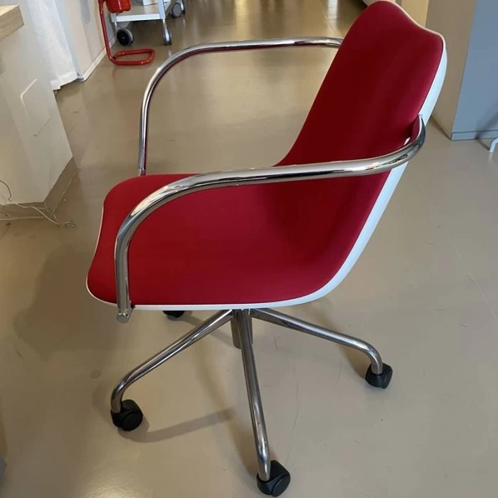 Sedia con braccioli Kristalia Boum