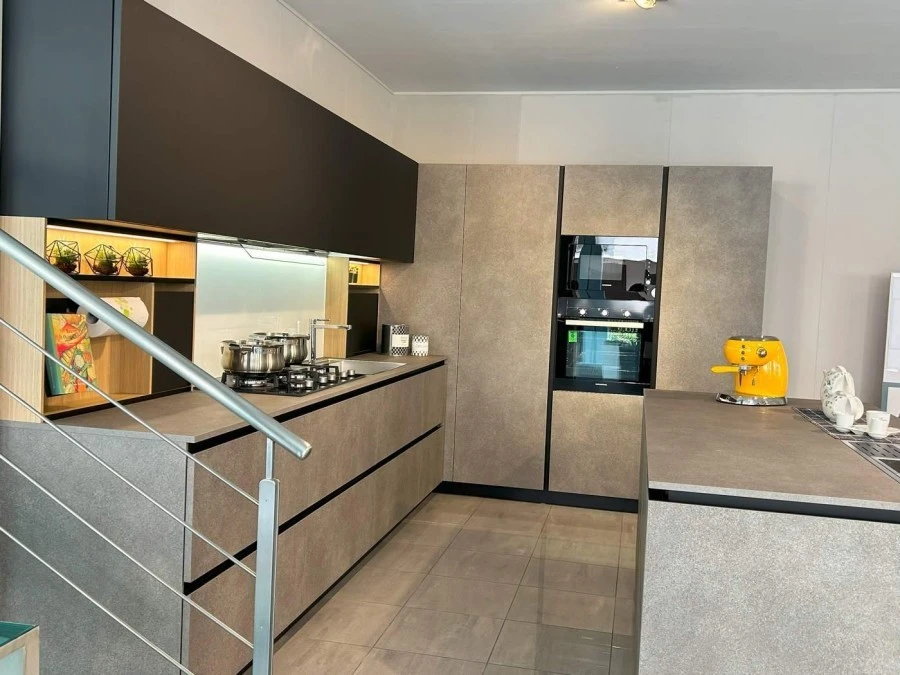 cucina con isola vista da lato