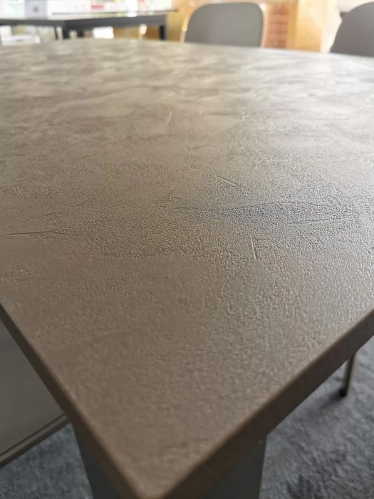 particolare del piano in finitura Cleaf