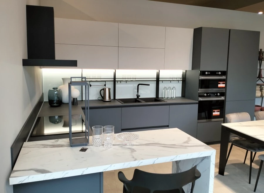 Cucina angolare Scavolini Delinea Fenix