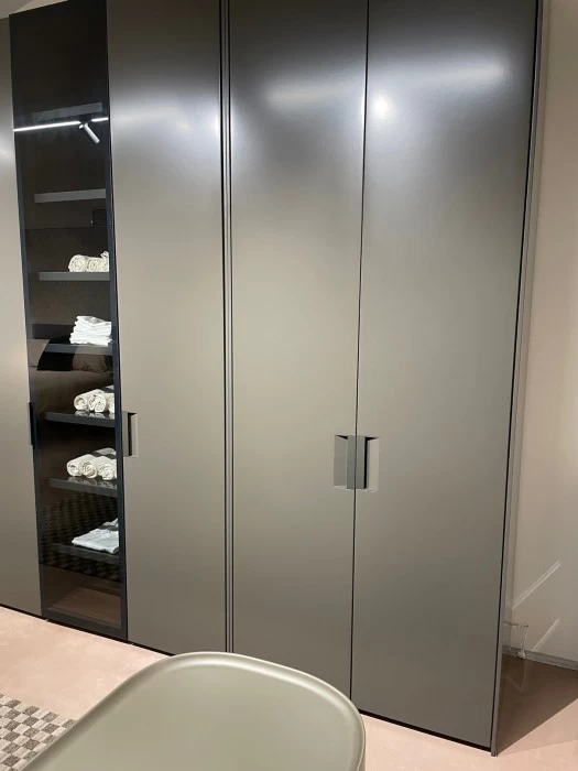 Armadio battente Poliform Senzafine