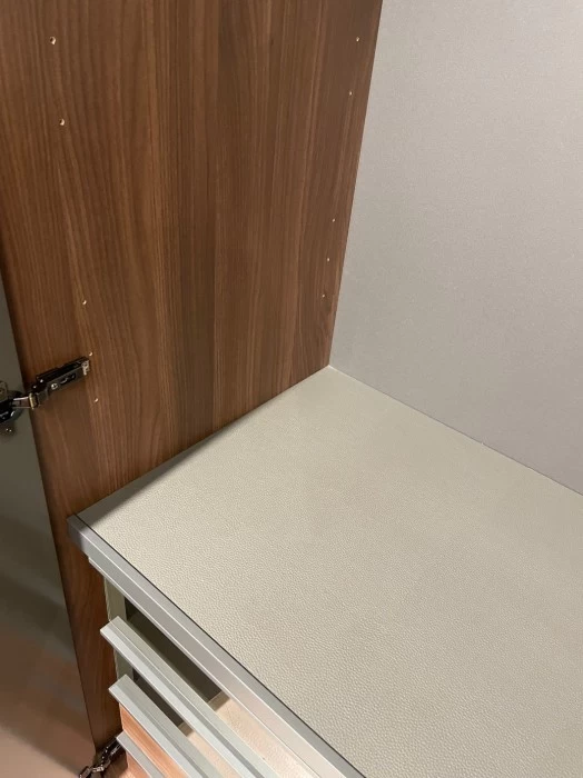 Armadio battente Poliform Senzafine