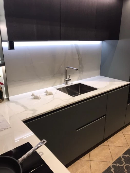 Cucina con penisola Veneta Cucine Lounge