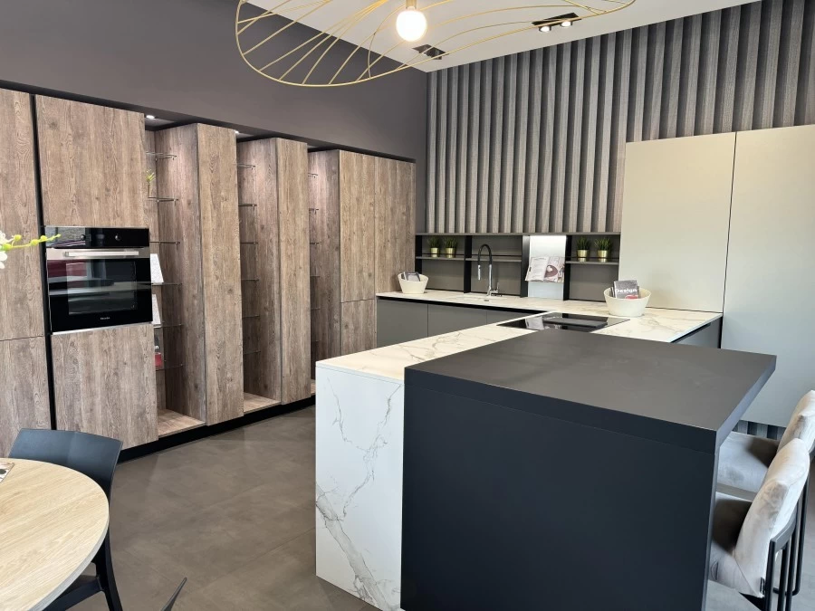 Cucina con penisola Aran cucine Penelope Faenza