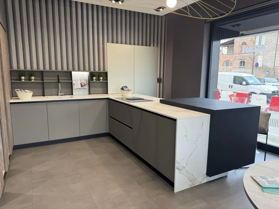 Cucina con penisola Aran cucine Penelope Faenza