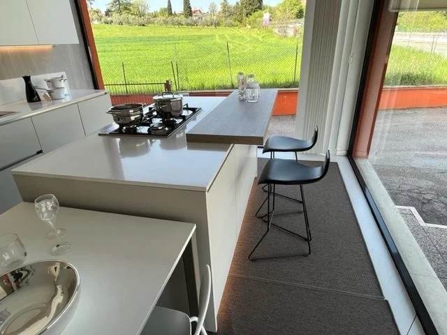 Cucina con Isola Forma 2000 trend  con gola