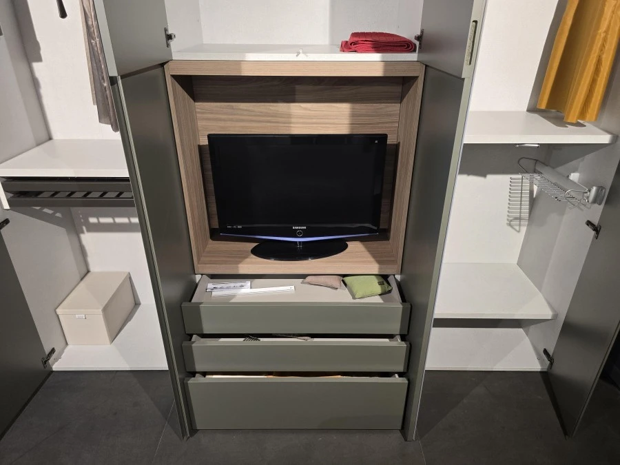Armadio battente Dielle Plana + Vano TV