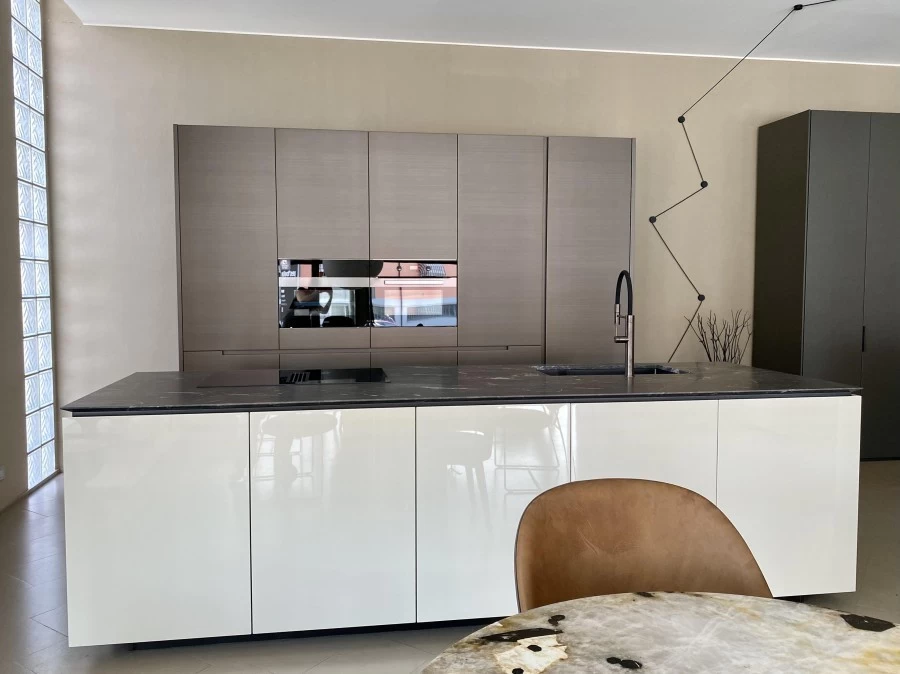 Cucina con Isola Poliform Artex e Phoenix