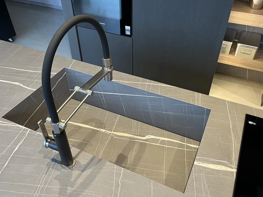 Cucina con Isola Modulnova BLADE - MH6