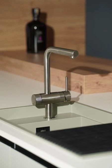 Cucina con penisola Produzione Tedesca Senso (esclusi elettrodomestici)