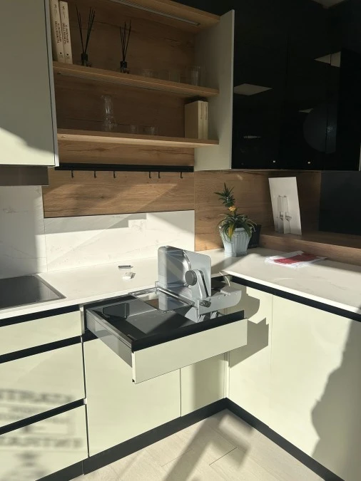 Cucina con penisola Produzione Tedesca Senso (esclusi elettrodomestici)