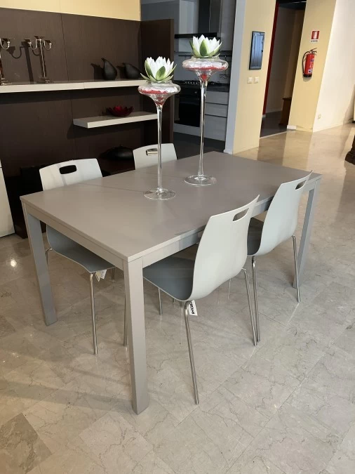 Tavolo e sedia Ingenia Casa Eos