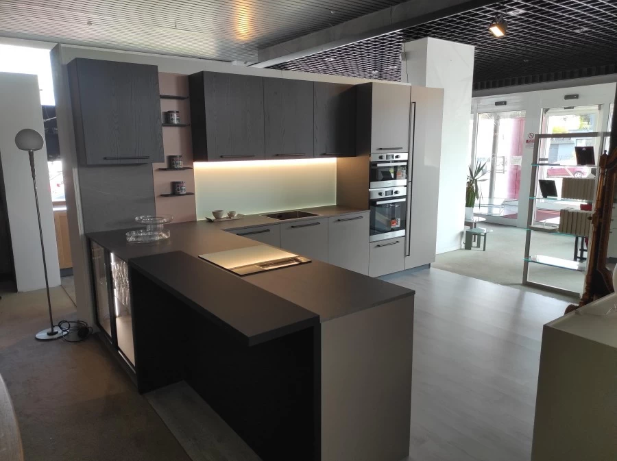 Cucina con penisola Prima Cucine domino maniglia