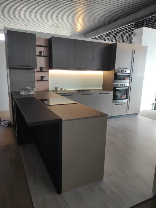 Cucina con penisola Prima Cucine domino maniglia
