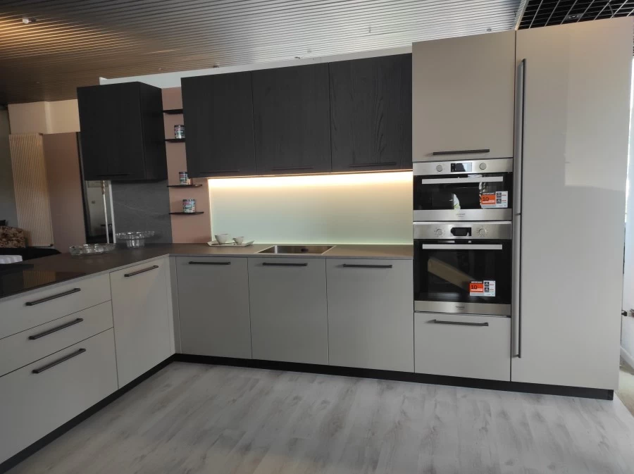 Cucina con penisola Prima Cucine domino maniglia