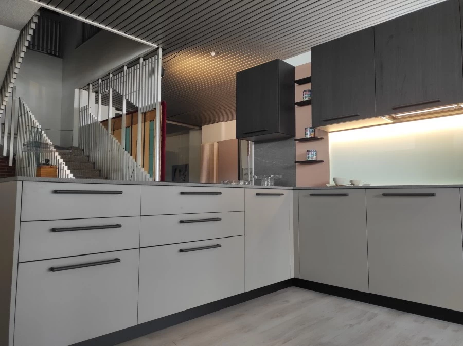 Cucina con penisola Prima Cucine domino maniglia